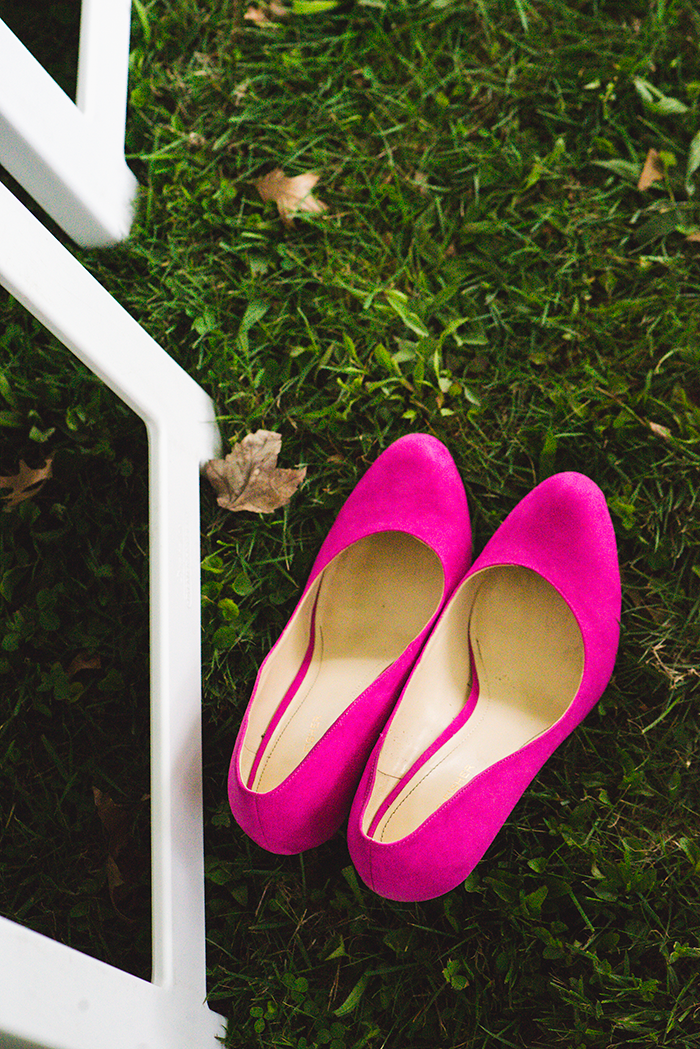 Nicole & Jason - Bright Backyard Wedding | Hai Bales Photography | As seen on Todaysbride.com Real Ohio Weddings | navy and gold wedding, ohio wedding, wedding photography, youngstown wedding, preppy wedding, unique wedding decor, 