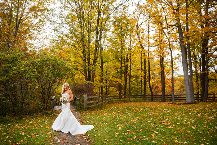 Jennifer & John - A Modern Fall Wedding | Genevieve Nisly Photography | TodaysBride.com Real Ohio Weddings, Fall wedding, fall wedding ideas, fall wedding colors, 