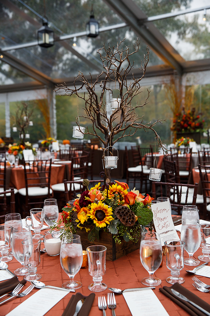 Jennifer & John - A Modern Fall Wedding | Genevieve Nisly Photography | TodaysBride.com Real Ohio Weddings, Fall wedding, fall wedding ideas, fall wedding colors, fall centerpieces