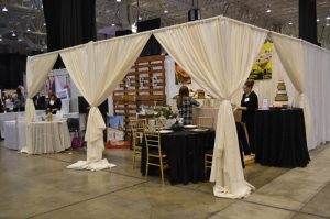 4 Ways to Draw Them to your Booth