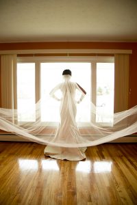 Veil or No Veil? A guide to finding the perfect headpiece for your wedding