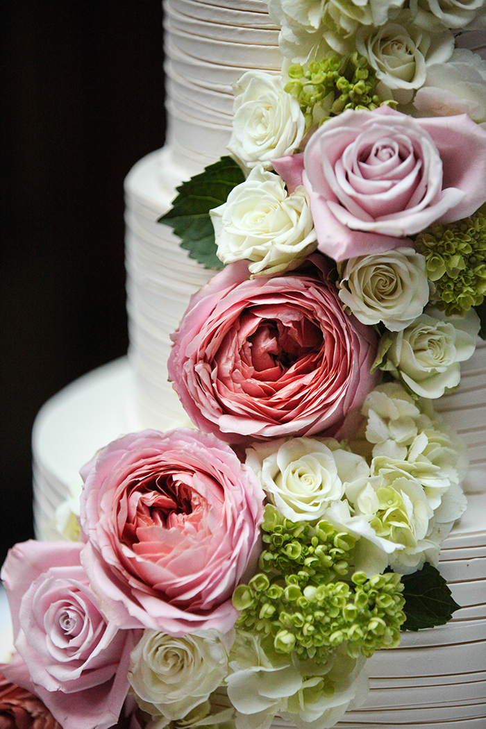 Lauren & Ryan - Cleveland Chic Real Wedding | Malick Photo | Today's Bride real cleveland wedding, navy and pink wedding ideas, classic wedding decor wedding cake