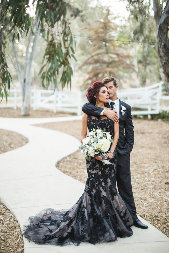 Halloween Wedding | Analisa Joy Photography | as seen on TodaysBride.com