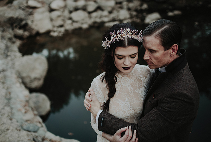 Dark and moody halloween wedding inspiration, halloween wedding, fall wedding, gothic wedding inspiration