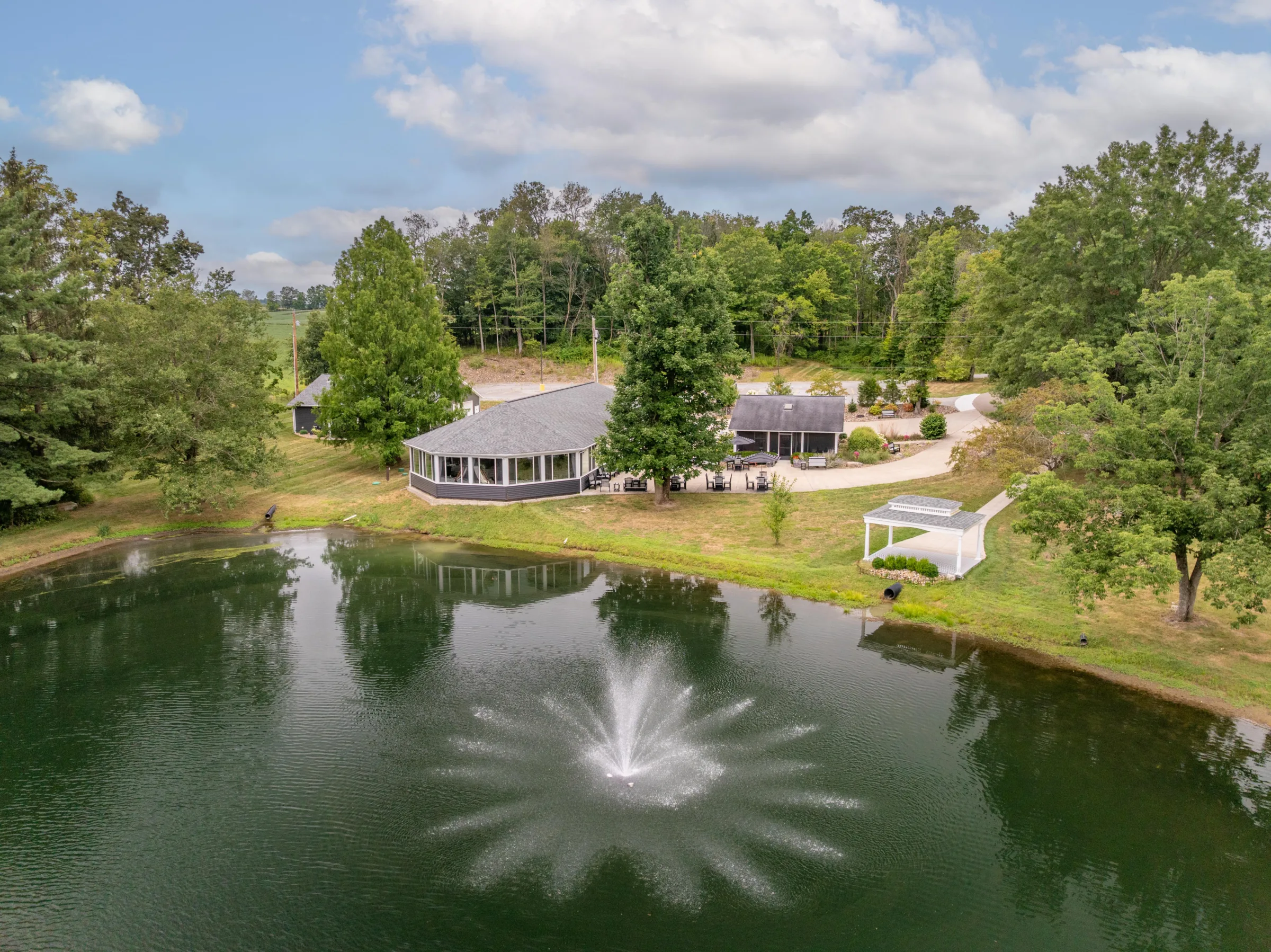 stables-arrowhead-lake-735d0180