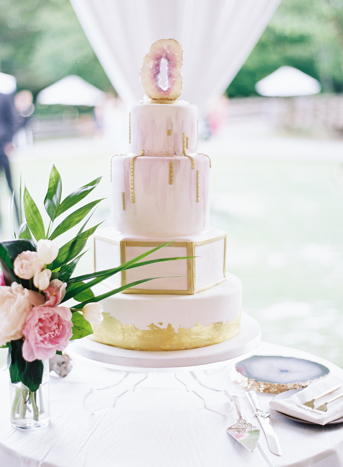 Wedding Cake | Allison Kuhn Photography | as seen on TodaysBride.com