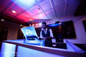 Live Band vs. DJ – Which is the Best Choice for Your Wedding?
