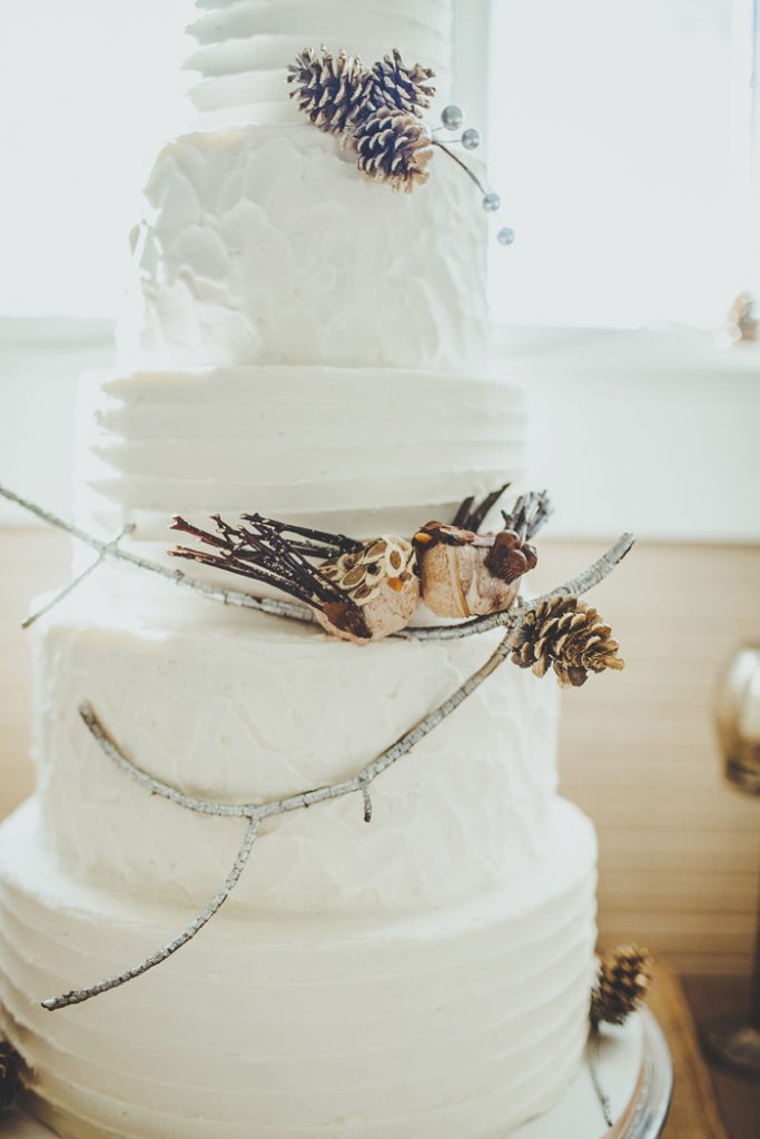 Christmas Wedding | Teale Photography | As seen on TodaysBride.com