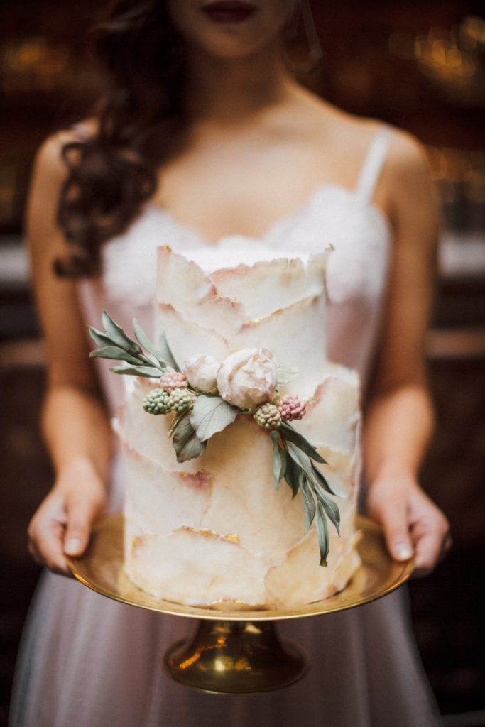 Cake Trends | Just Iced & J Wells Photography | As seen on TodaysBride.com