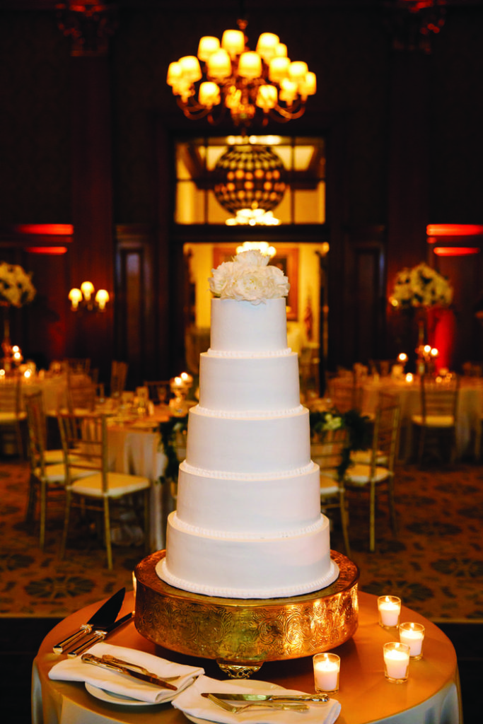 Wedding Cake | Genevieve Nisly Photography | as seen on TodaysBride.com