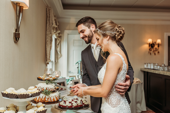 Bride and Groom Cutting Cake | Jadie Foto | As seen on TodaysBride.com