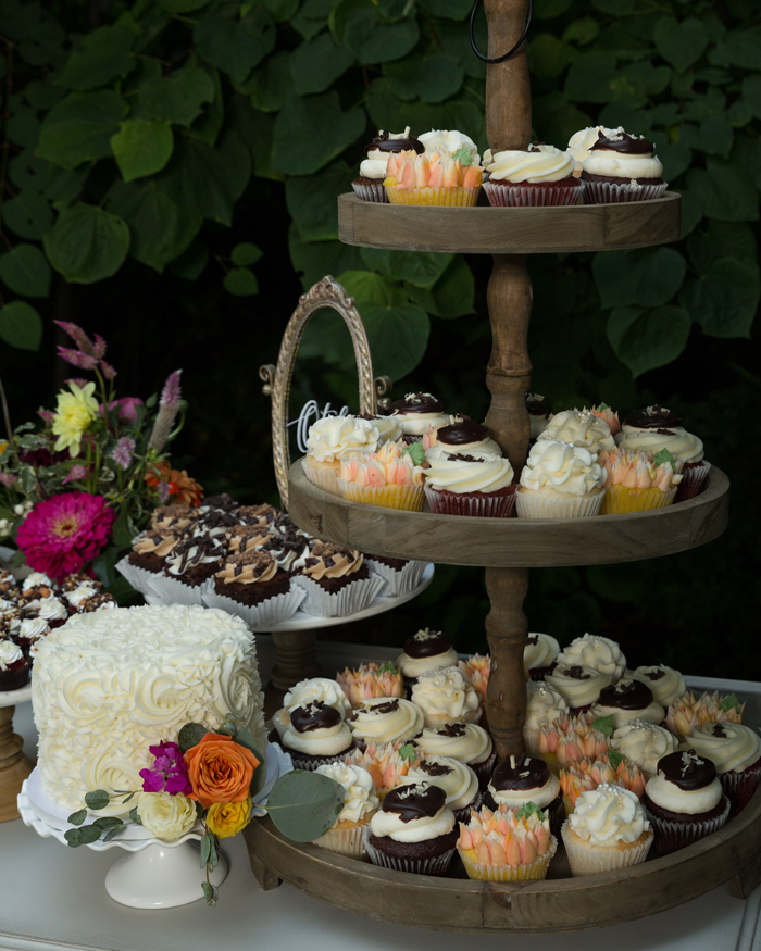 Cupcakes | OH Snap! Photography | As seen on TodaysBride.com