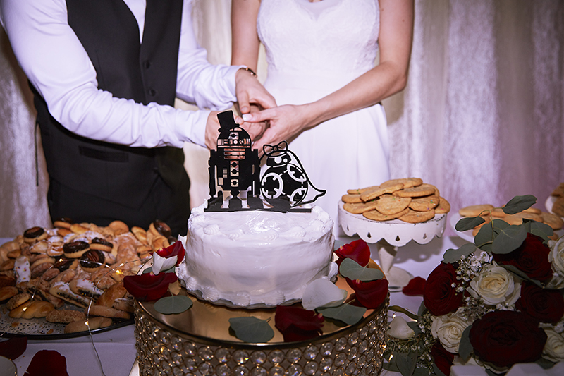 Cutting the Cake | Stephany Perea | As seen on TodaysBride.com