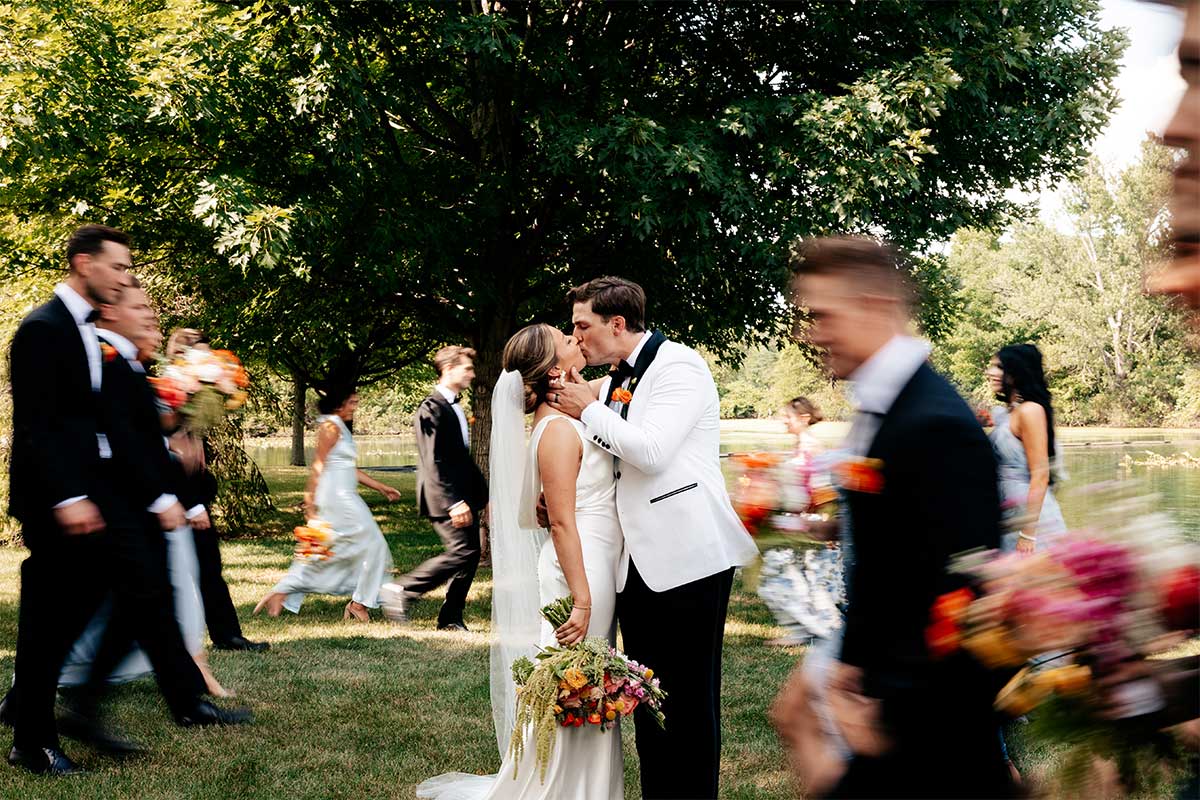 unique wedding photo idea bridal party