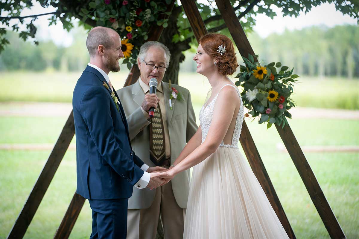rustic barn ohio wedding