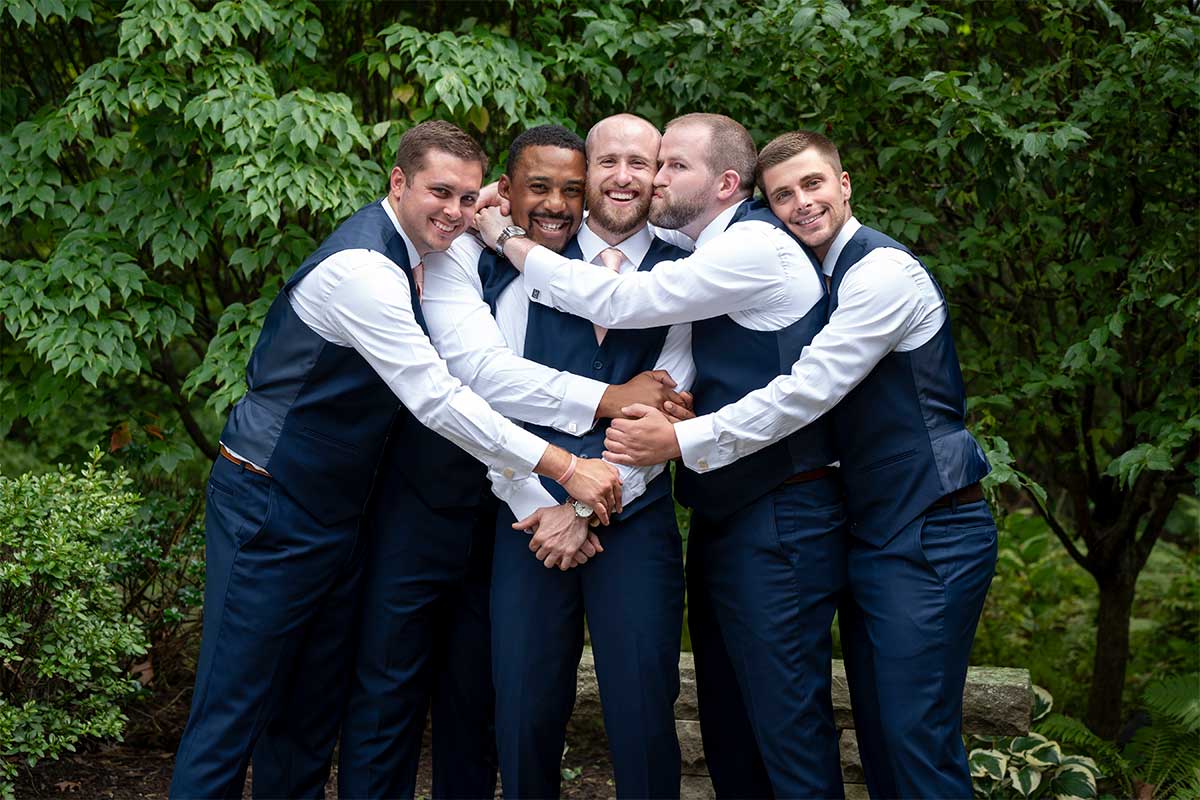funny groomsmen poses