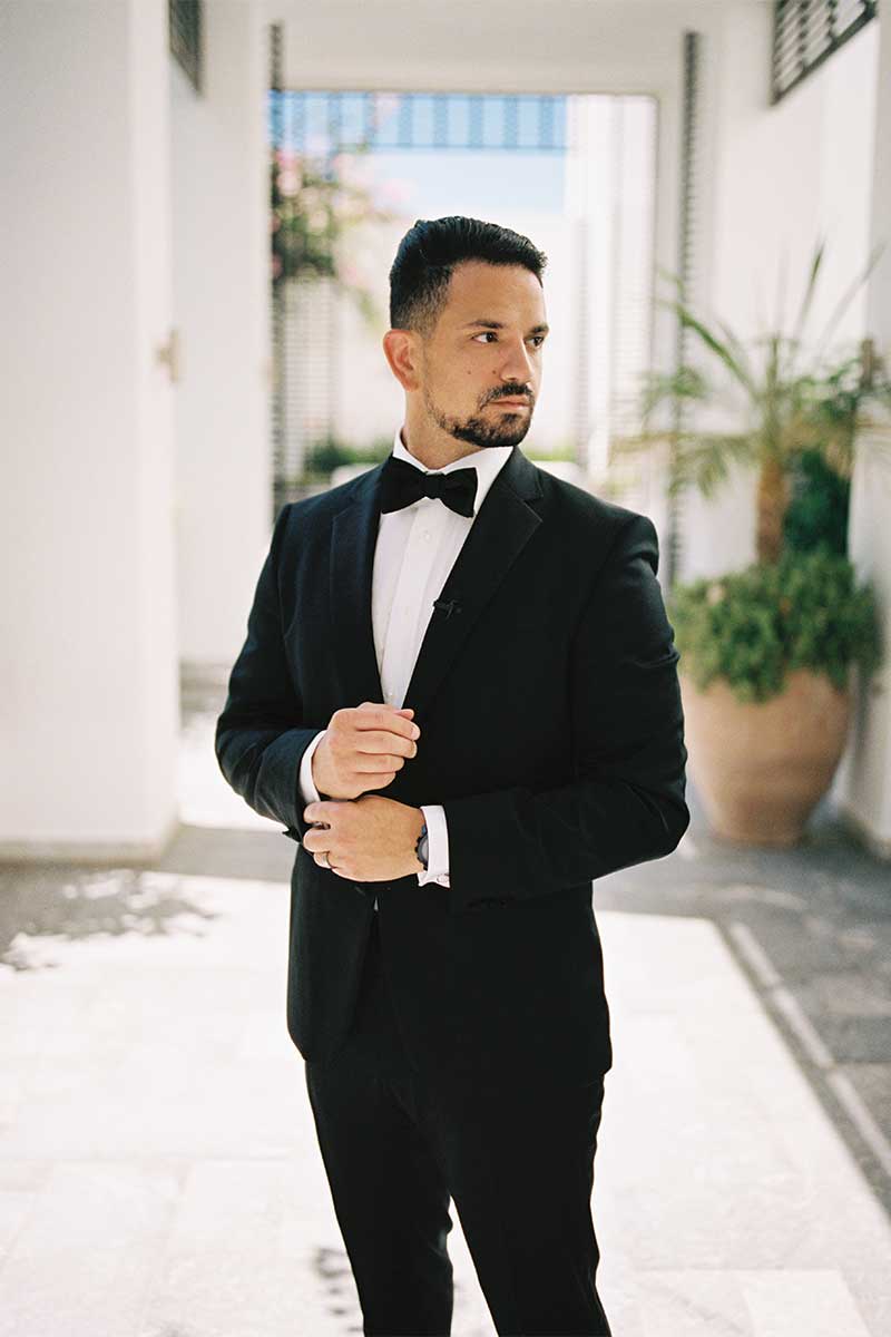 groom in black tuxedo