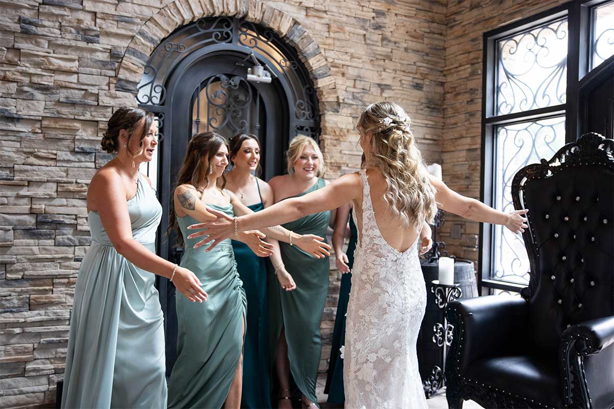 getting ready bridesmaids 1