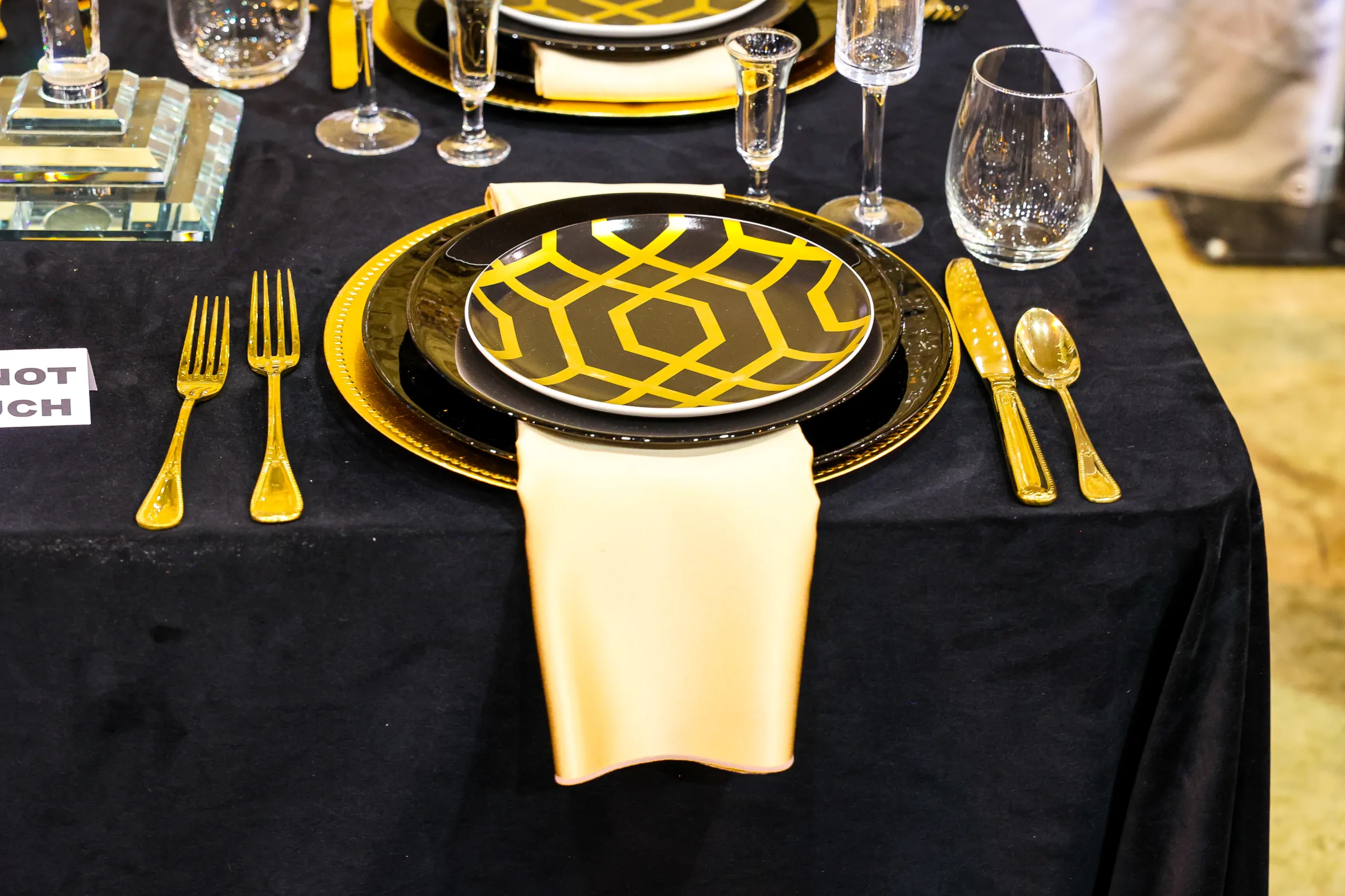 TodaysBrideIX26 1407 - Reception Table Gallery at the Cleveland Wedding Show TodaysBrideIX26 1407