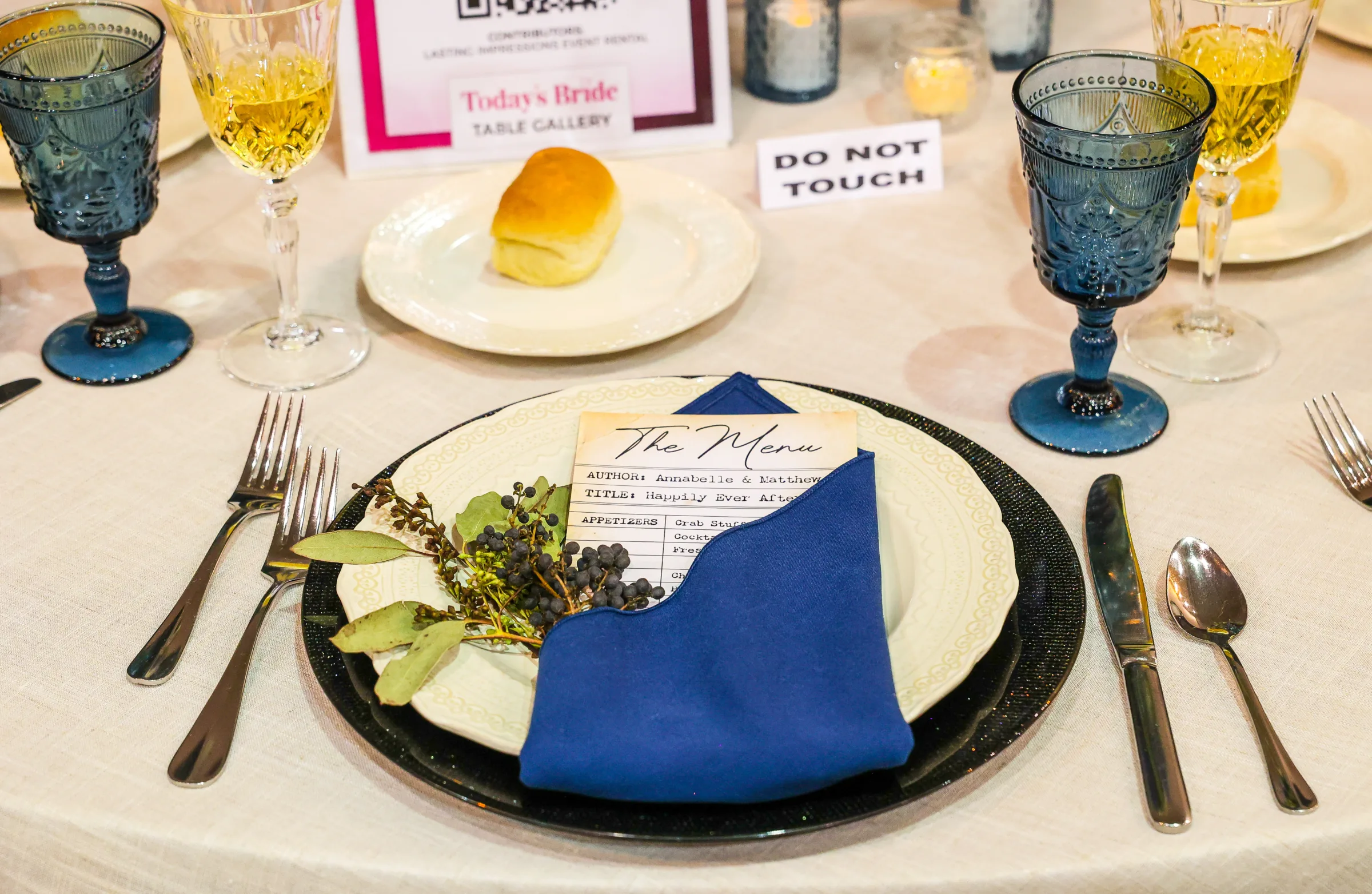 TodaysBrideIX26 1410 1 - Reception Table Gallery at the Cleveland Wedding Show TodaysBrideIX26 1410 1