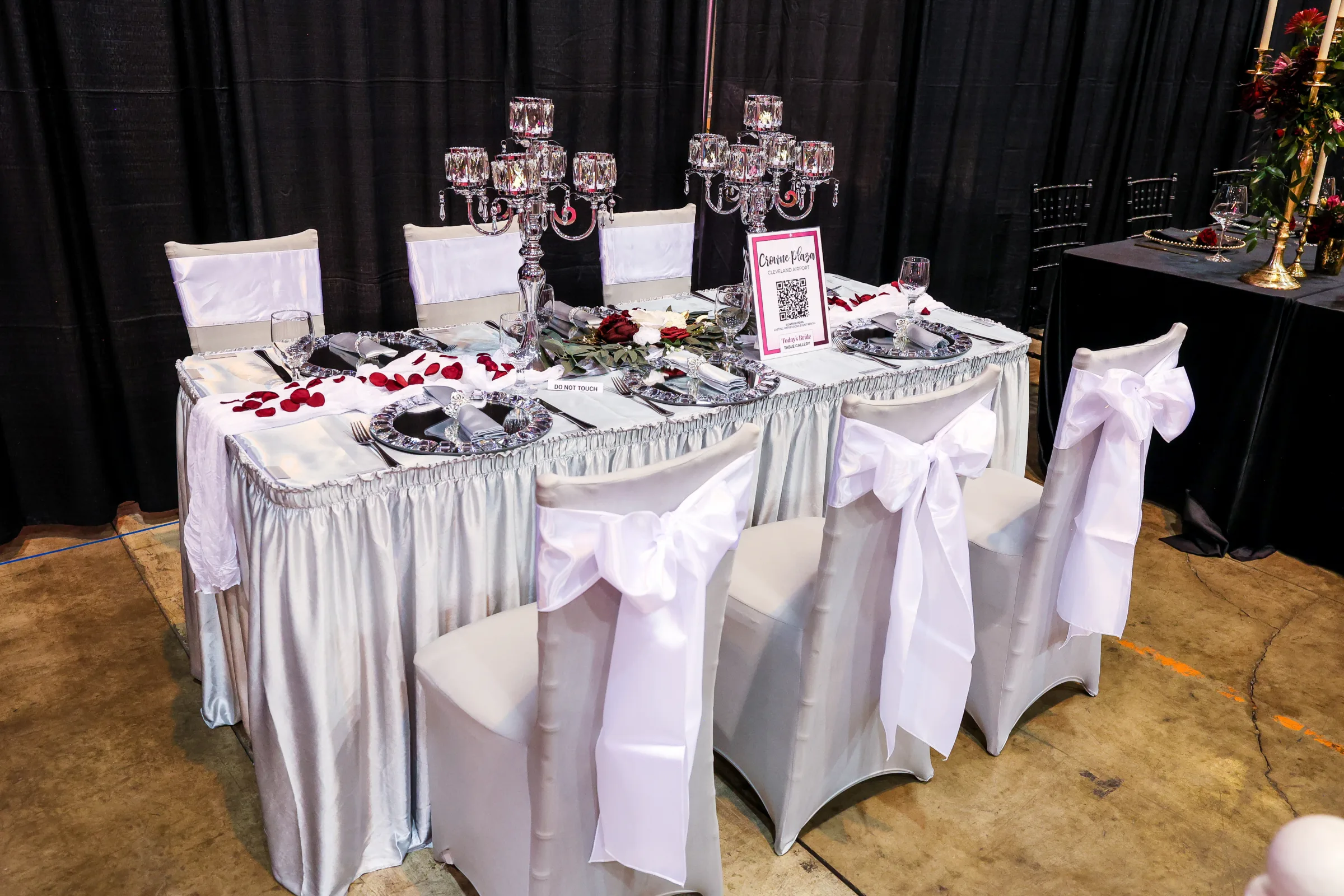 crowne plaza cleveland airport tbl - Reception Table Gallery at the Cleveland Wedding Show crowne plaza cleveland airport tbl