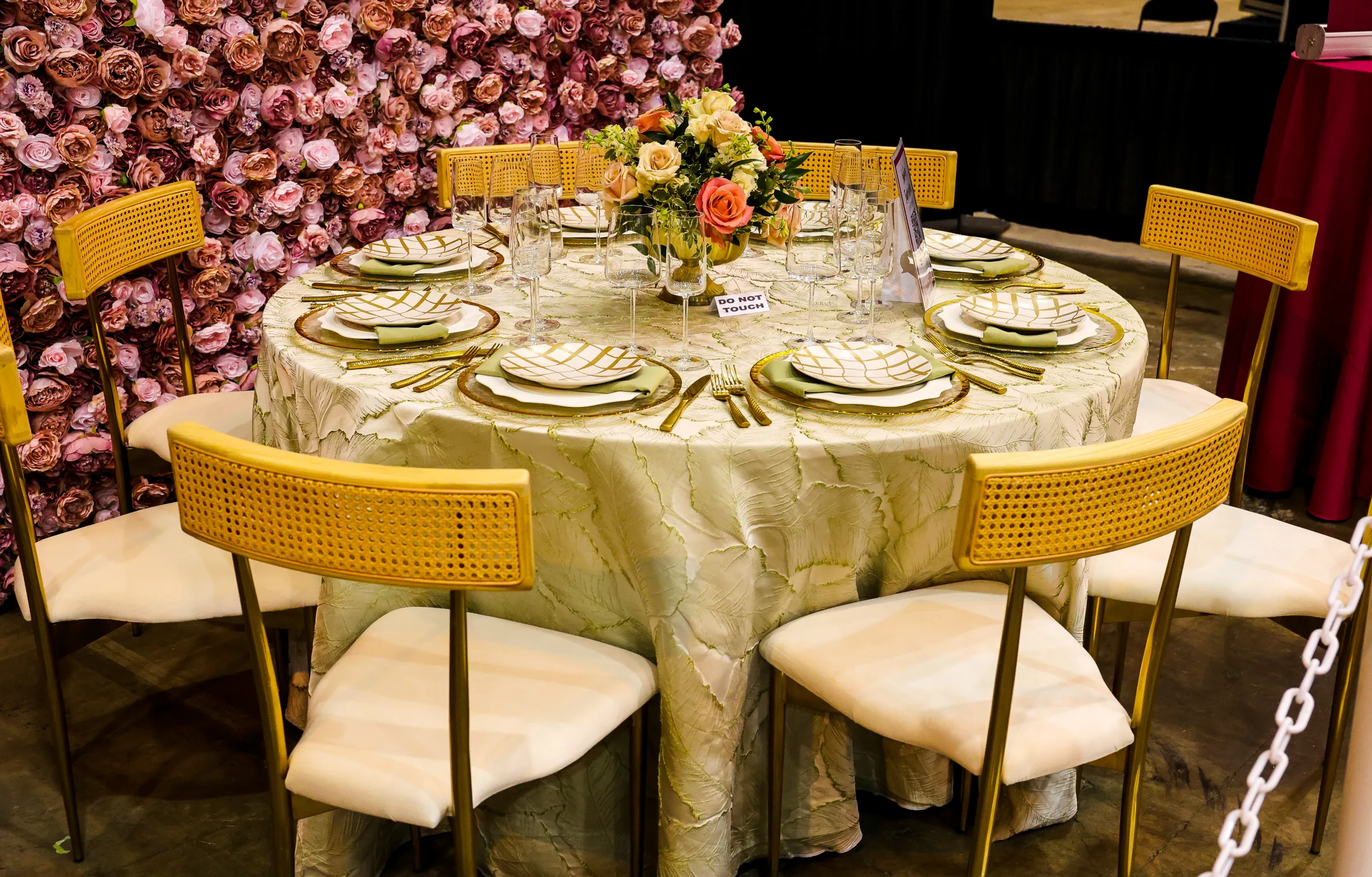 lasting impressions table - Reception Table Gallery at the Cleveland Wedding Show lasting impressions table