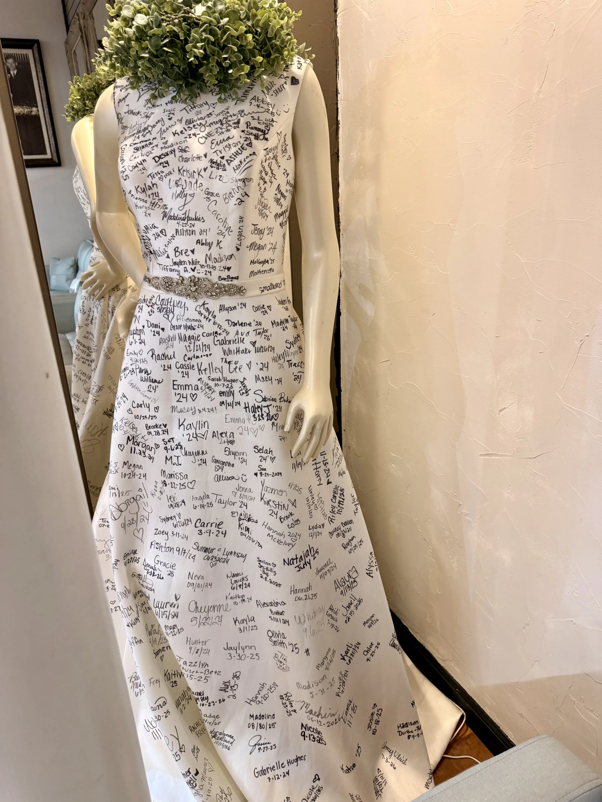 universe-bridal-prom-b44fd8a9